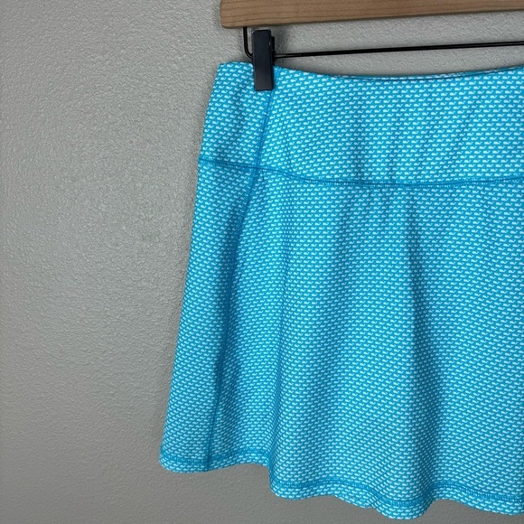 Vineyard Vines Women’s Whale Logo Printed Performance Skort - Picture 2 of 9